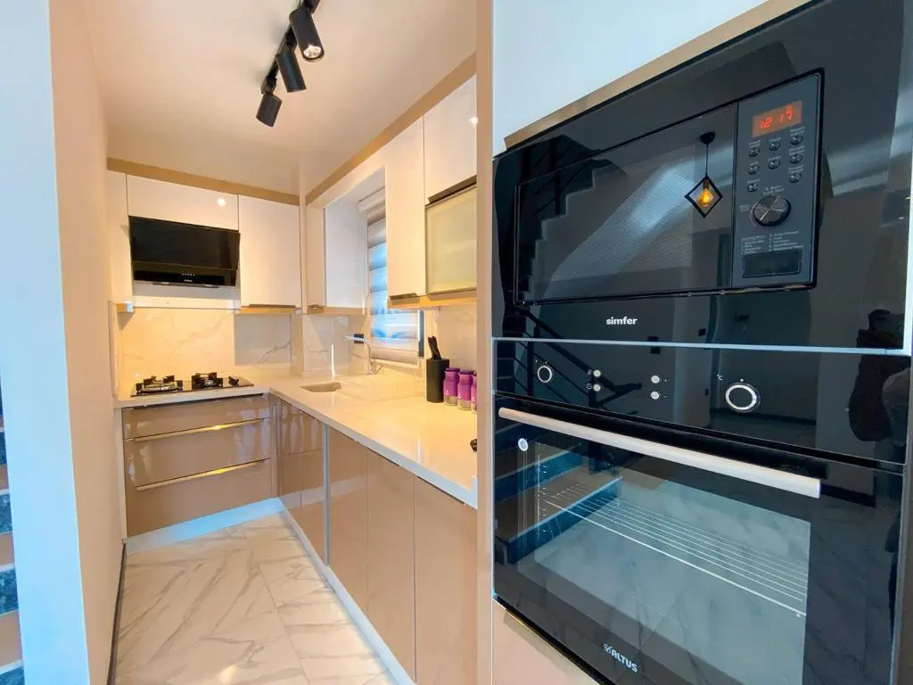 Fitted kitchen